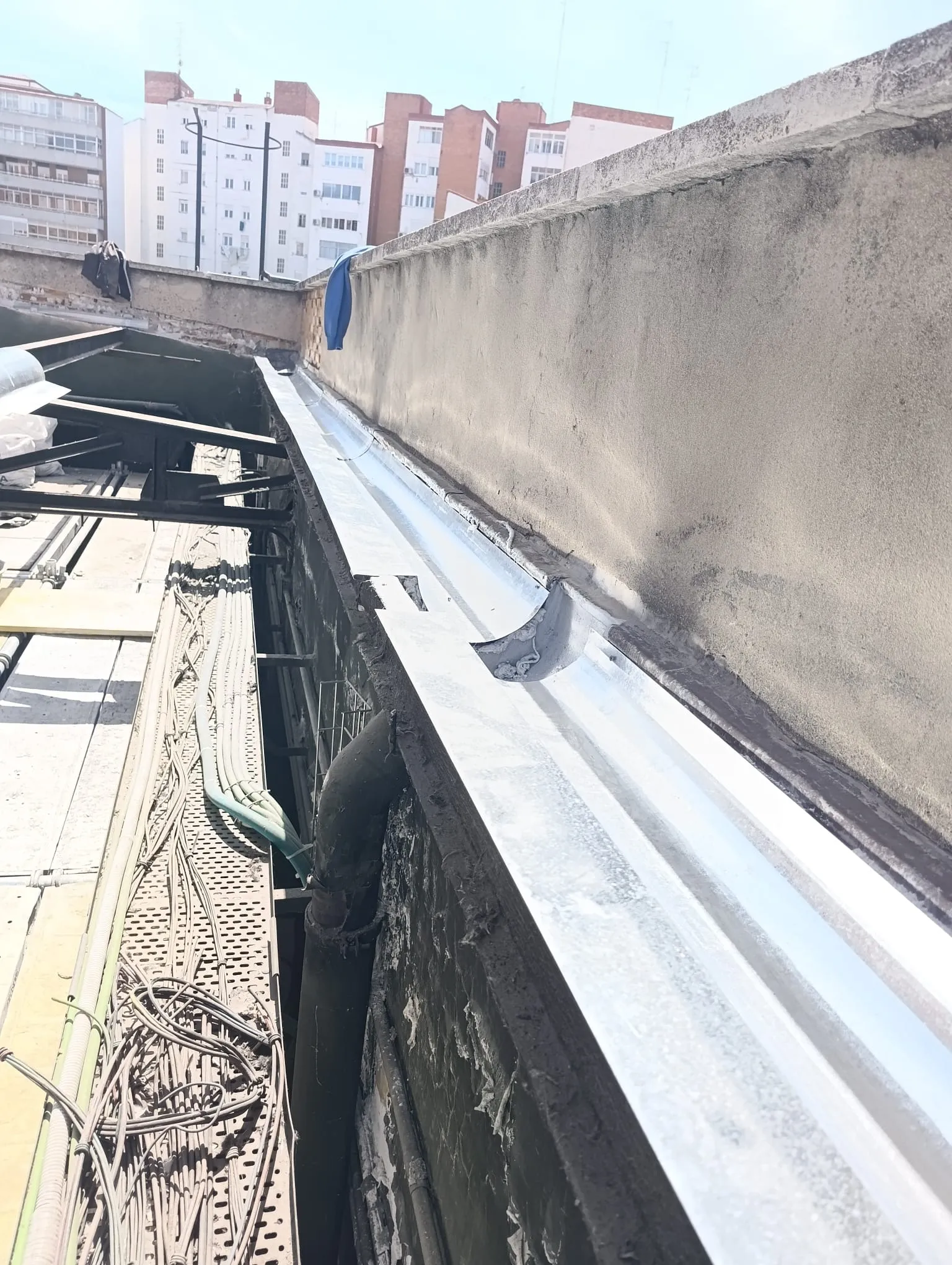 Foto del proyecto DESAMIANTADO SALA DE CALDERA DEL HOSPITAL CLÍNICO UNIVERSITARIO DE LA RONDILLA